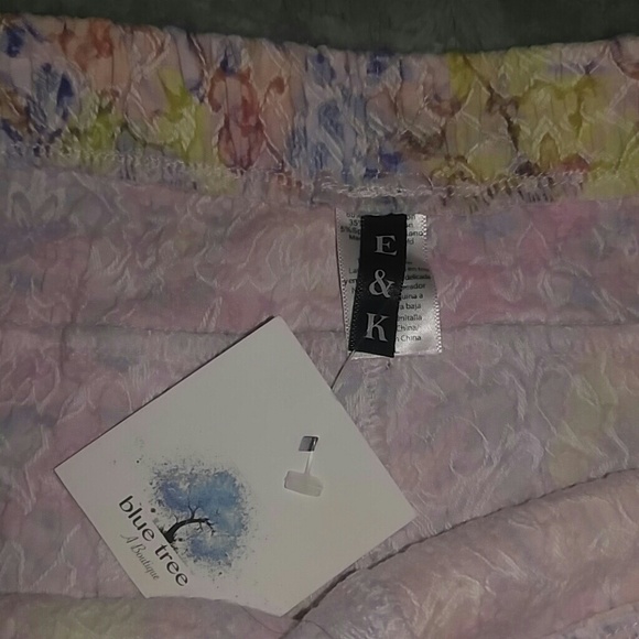 Lady's, Floral Patterned, Stretch Pants - Picture 4 of 5